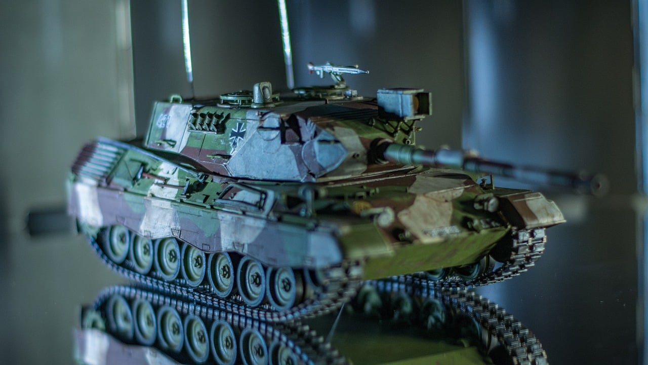 découvrez le modelmaking (maquettisme) : conception et fabrication de maquettes réalistes pour design, architecture et cinéma, du prototypage à la finition.